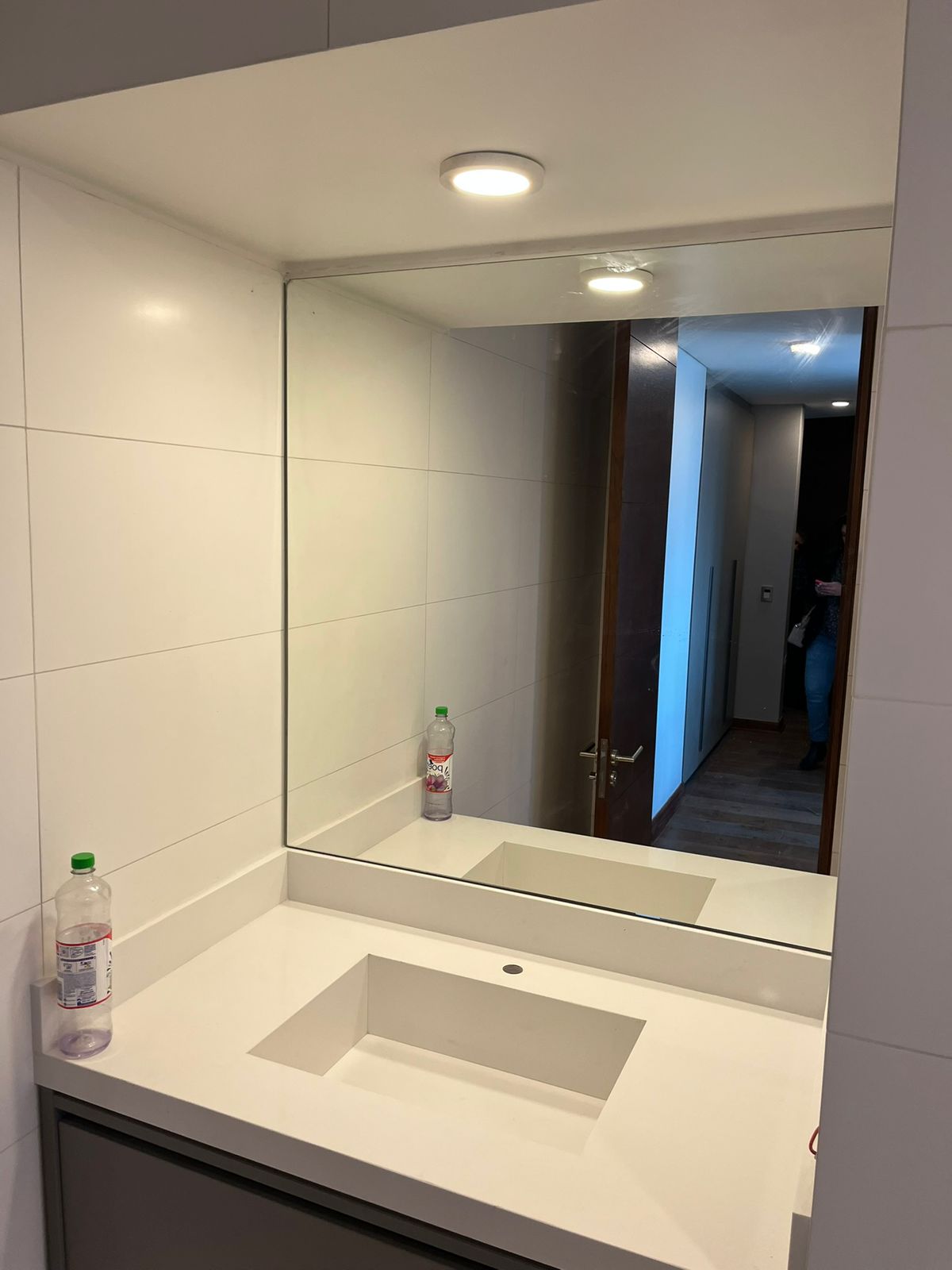 Instalación vidrio espejo y ventana en baño premium